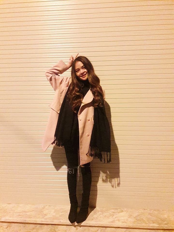 Loạt ảnh đời thường hút mắt của nhóm thiếu nữ Ê Đê bê tráp đang cực hot